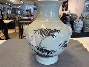 Een Chinese celadon-geglazuurde 'hu' vaas met bamboetakken, Qianlong merk, 20e eeuw